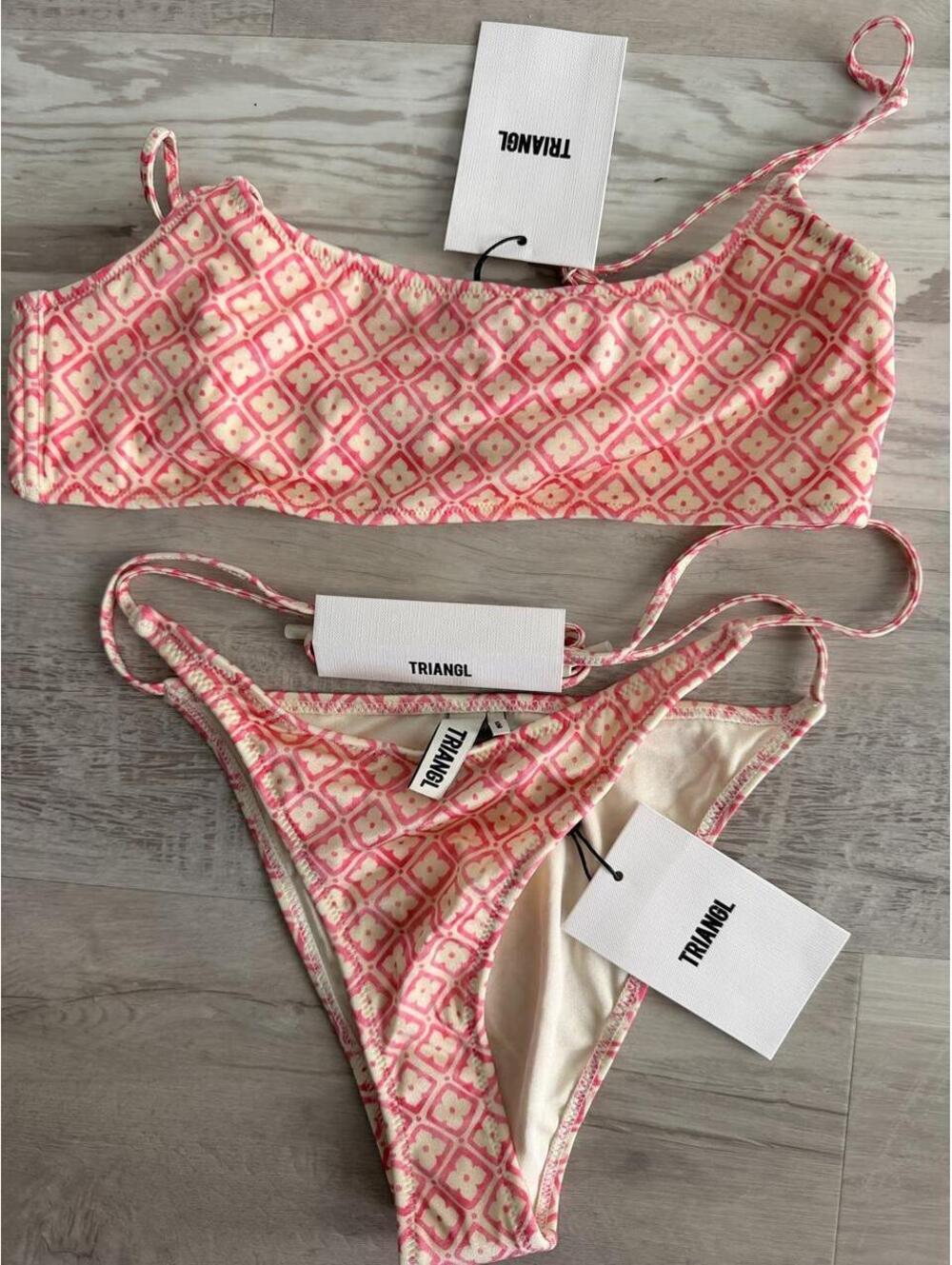 Triangl bikini set with pink and beige geometric pattern